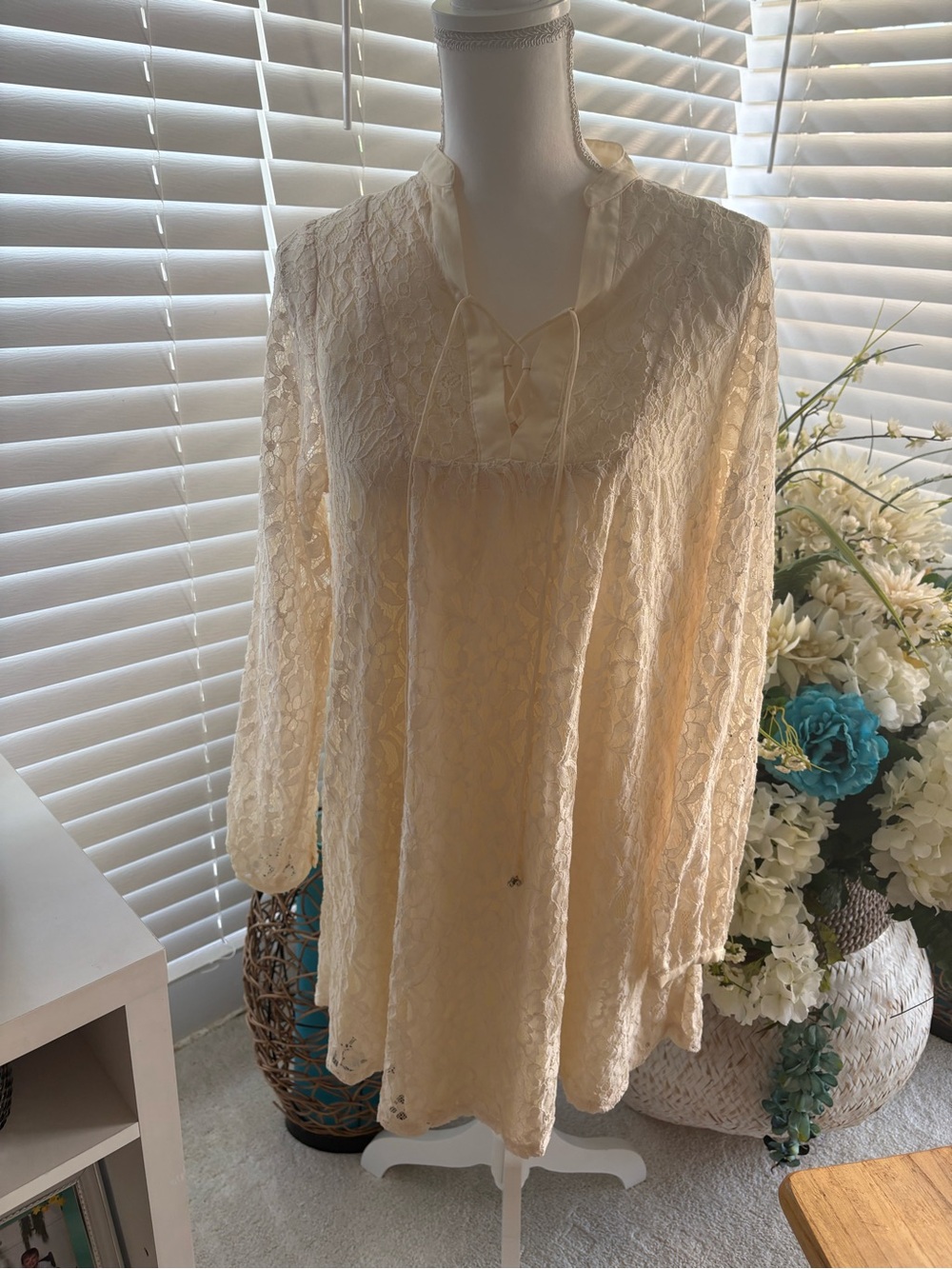 entro Soft Cream Lace Top with V-Neck